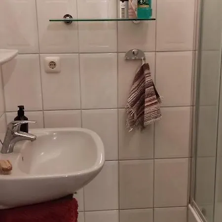 Wohnung Am Wanderweg Zum Koenigsstuhl Unter Reet Lohme Buitenkant foto