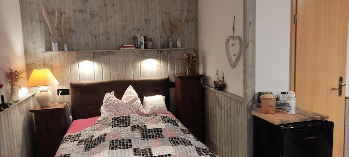 Am Wanderweg Zum Koenigsstuhl Unter Reet Apartment *